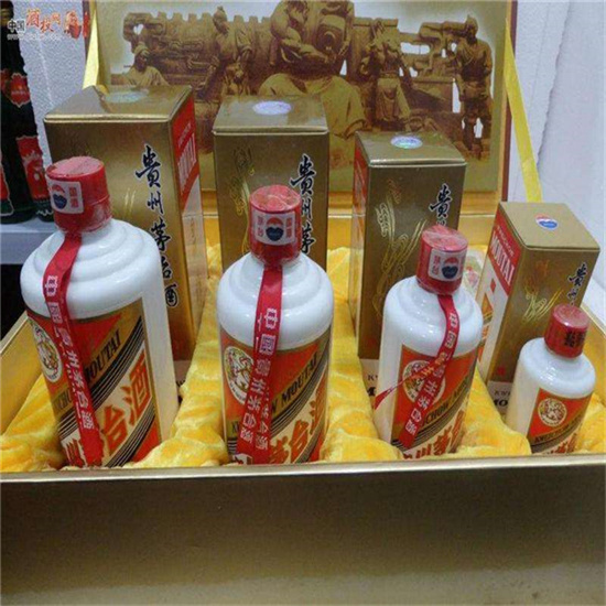 宝山回收整箱茅台多少钱哪里回收(附近上门回收茅台酒）